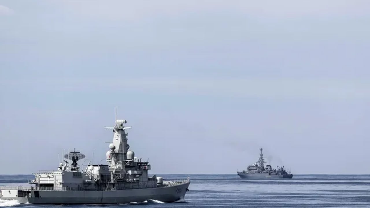 Foto - Rus gemisi NATO’nun kapısında görüntülendi: Gündemi sarsacak istihbarat: Bölgeye girdi... Öyle bir şok etkisi yaptı ki!
