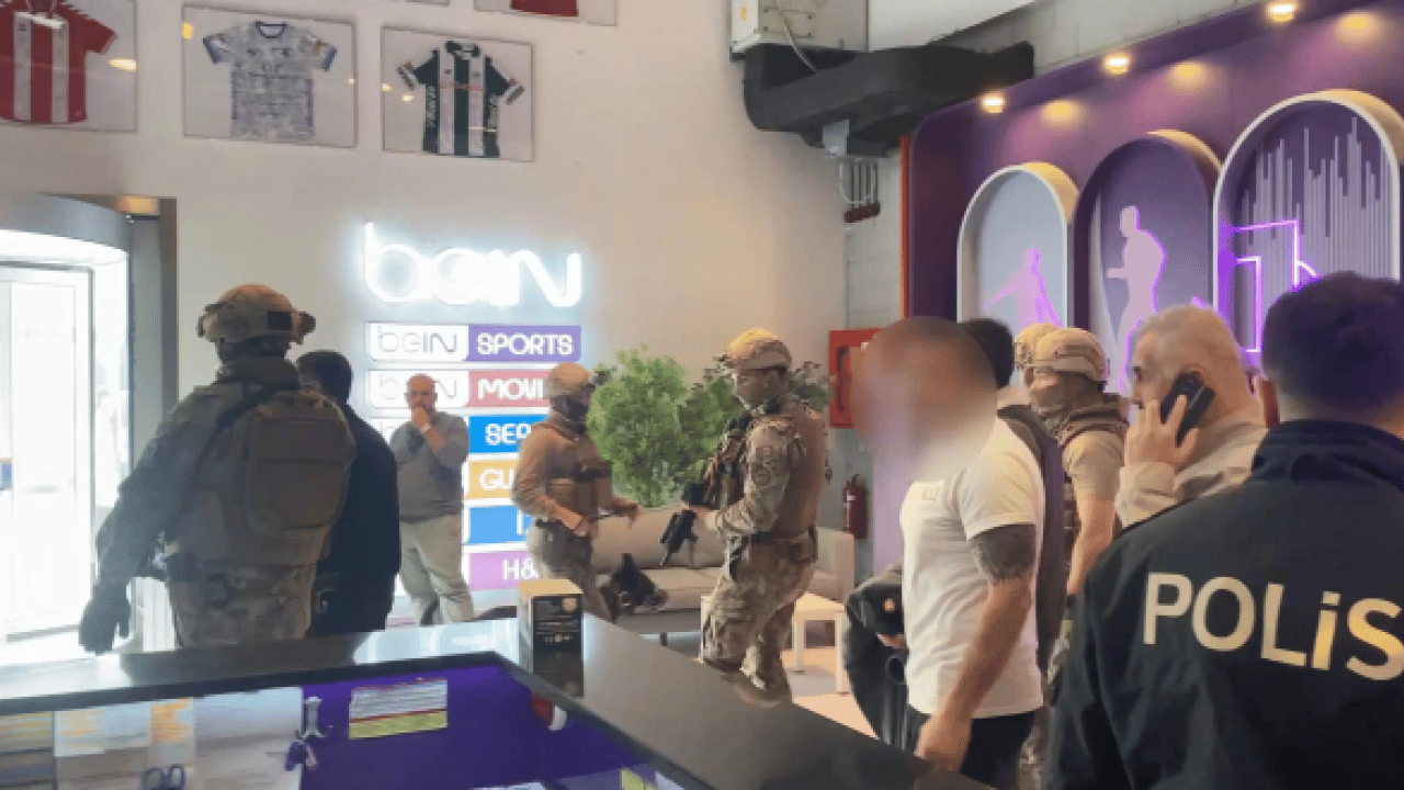 Foto - Oyuncak silahlı baskının perde arkası! Güntekin Onay'ın o sözleri sebep oldu...Özür dilemesini istedi! 