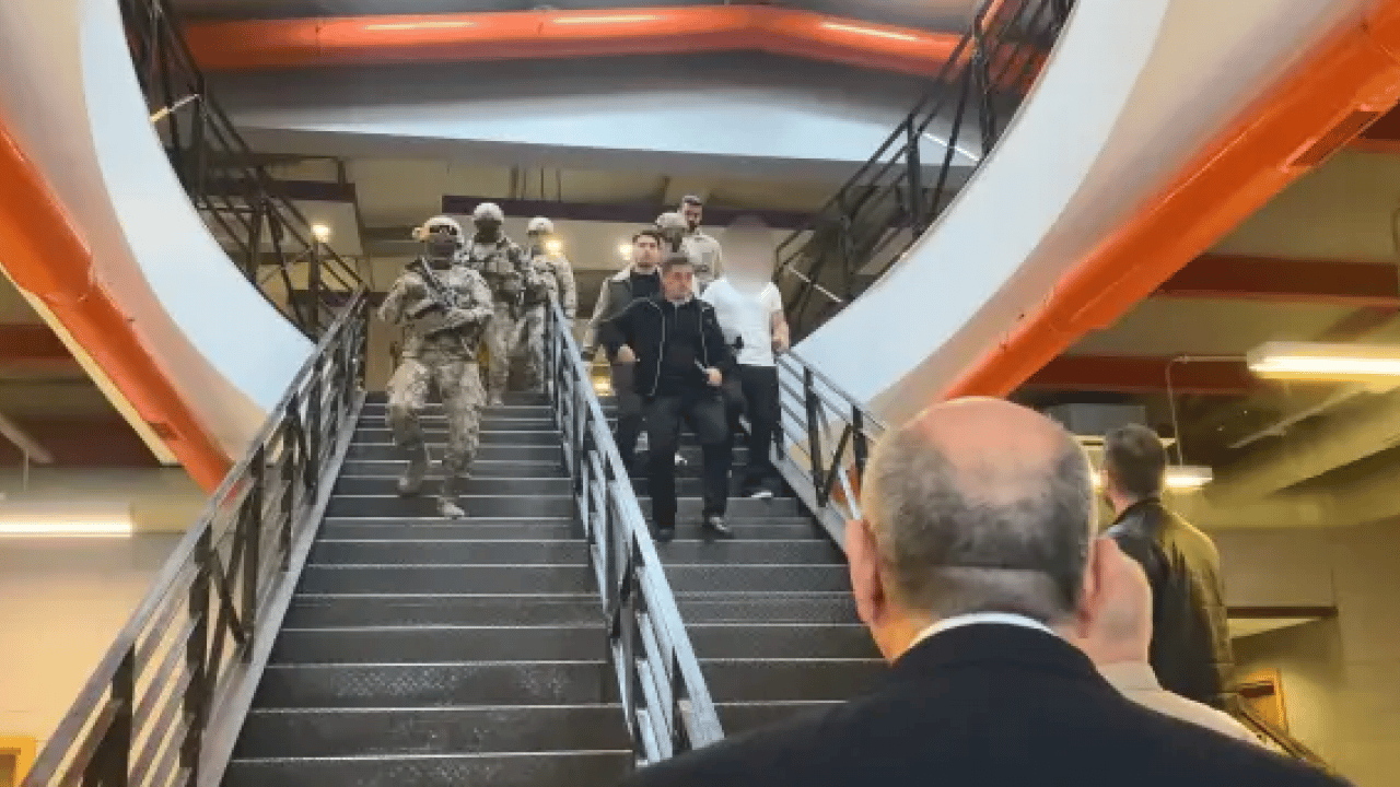 Foto - Oyuncak silahlı baskının perde arkası! Güntekin Onay'ın o sözleri sebep oldu...Özür dilemesini istedi! 