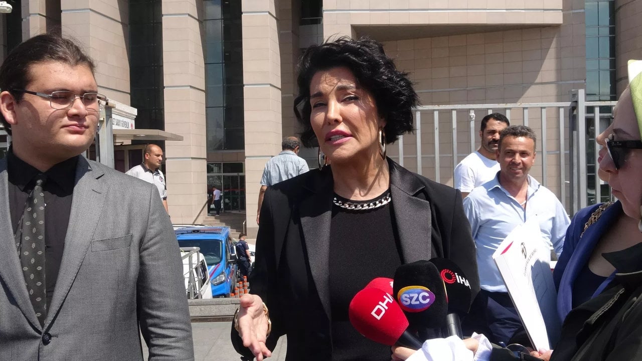 Foto - Oyuncu Deniz Akkaya apar topar gözaltına alındı! İşte herkesi şaşkına çeviren sebebi
