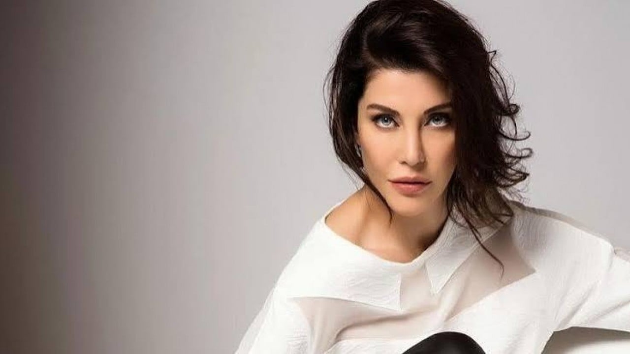Foto - Oyuncu Deniz Akkaya apar topar gözaltına alındı! İşte herkesi şaşkına çeviren sebebi