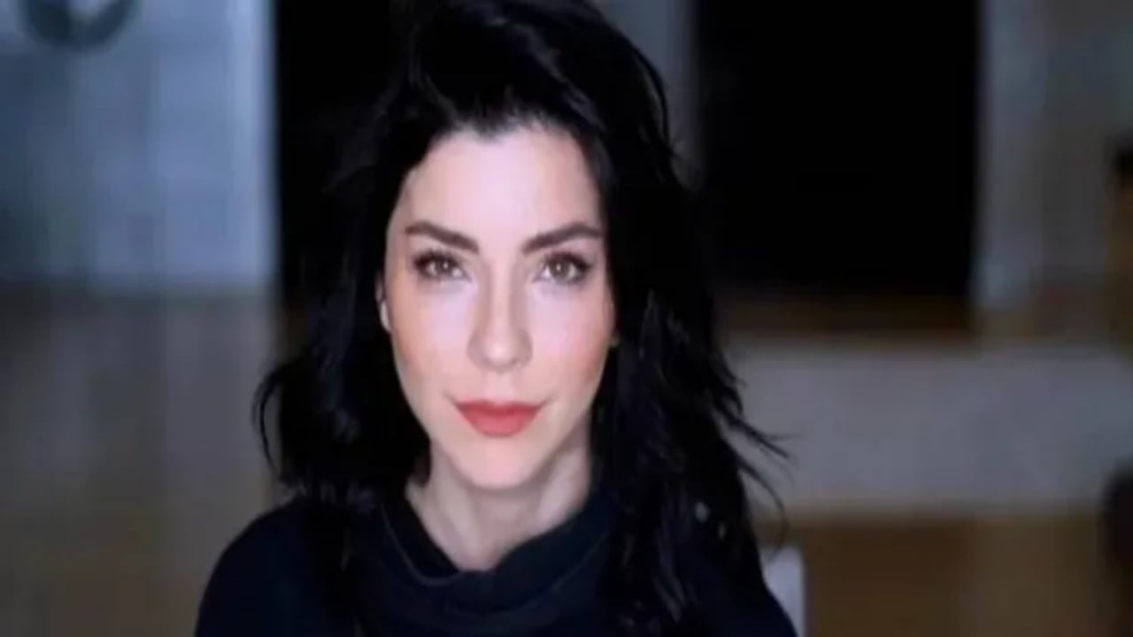 Foto - Oyuncu Merve Boluğur’un camiden yaptığı paylaşım olay oldu! Düştüğü not da bir hayli ilginç