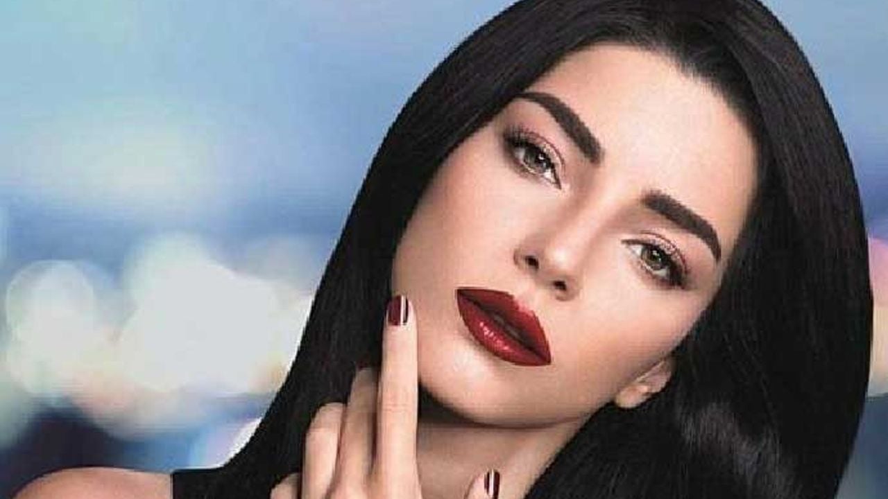 Foto - Oyuncu Merve Boluğur’un camiden yaptığı paylaşım olay oldu! Düştüğü not da bir hayli ilginç