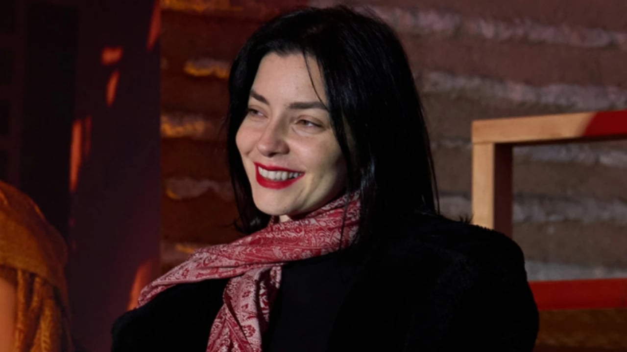 Oyuncu Merve Boluğur’un camiden yaptığı paylaşım olay oldu! Düştüğü not da bir hayli ilginç