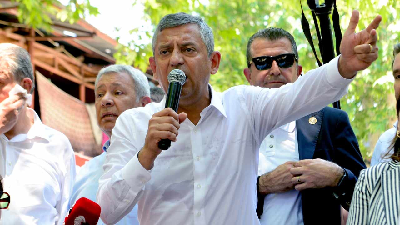 Foto - Özel Adana'da traktör üstünde konuştu! Çankaya için de 'siyasi' nakaratı