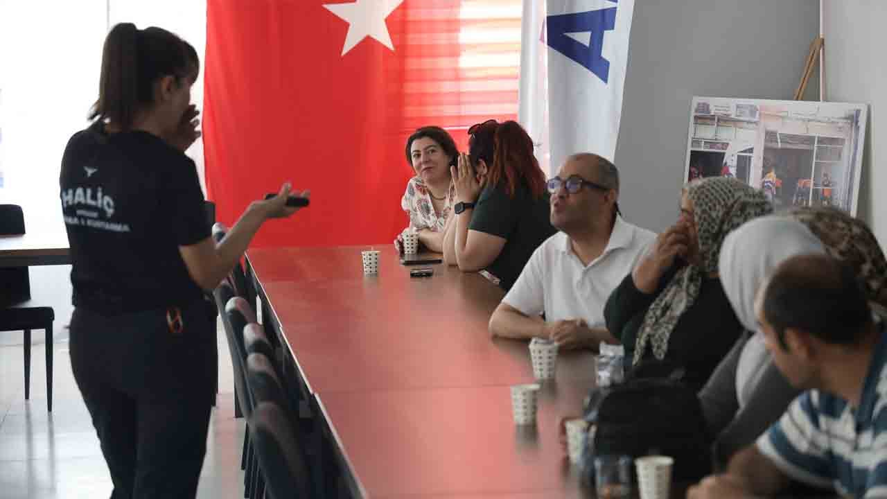 Foto - Özel bireyler ilk kez afet çantasıyla tanıştı: Hayat kurtaran bilgileri uygulamalı öğrendiler