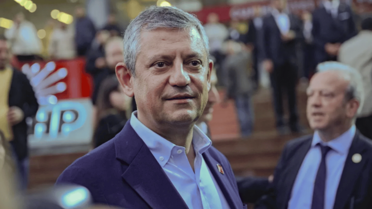 Foto - Özel’in CHP’deki talan imparatorluğu çöktü! Küfür, rüşvet, şantaj ve ihraç… Şaibeli koltuk gitti, kürsü savaşı başladı