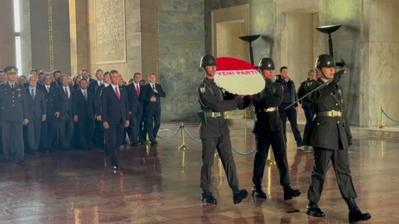 Foto - Özgür Özel Anıtkabir’de! ‘Atam emanetini böldük de geldik’ 
