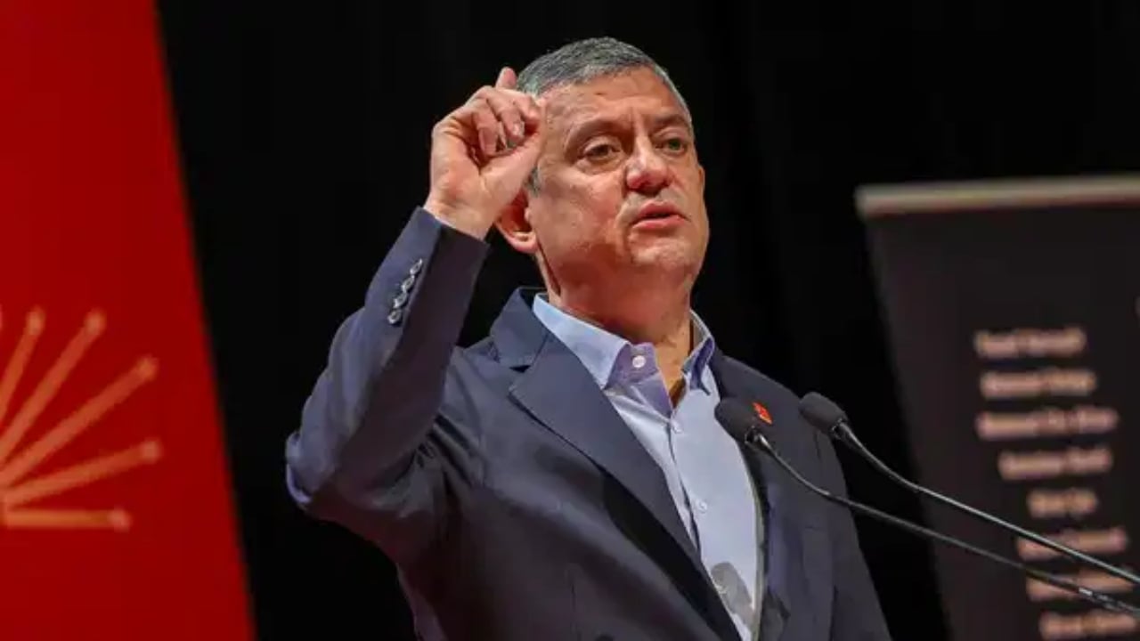 Foto - Özgür Özel, ergenlikten kurtulamıyor: Beklenmedik isimden "Genel başkanlığı bırak" çağrısı