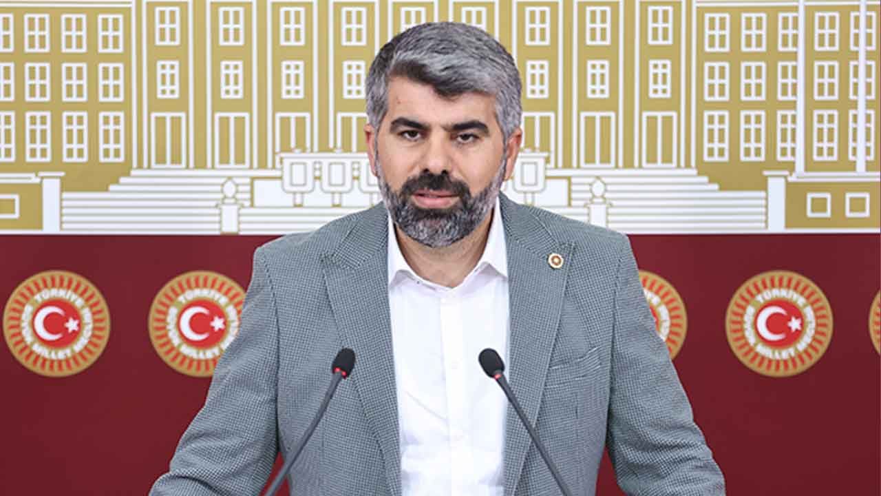 Foto - Özgür Özel, Kur’an saldıran şarlatana sahip çıkmıştı! HÜDA PAR’lı Faruk Dinç Özgür’ü yerin dibine soktu