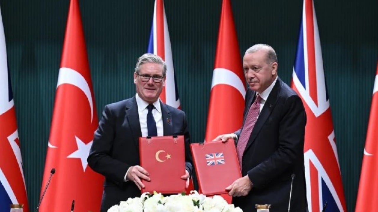 Foto - Özgür Özel Starmer'e küstü: 'Affedilir yanı yok'