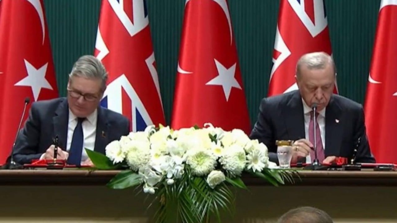 Foto - Özgür Özel Starmer'e küstü: 'Affedilir yanı yok'