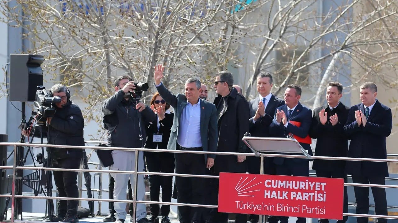 Foto - Özgür Özel'den büyük skandal! Soruşturma başlatıldı