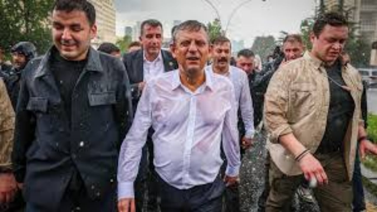 Foto - Özgür Özel’den "yeni parti" açıklaması! Kılıçdaroğlu’na "yarım kilo et" cevabı olay oldu