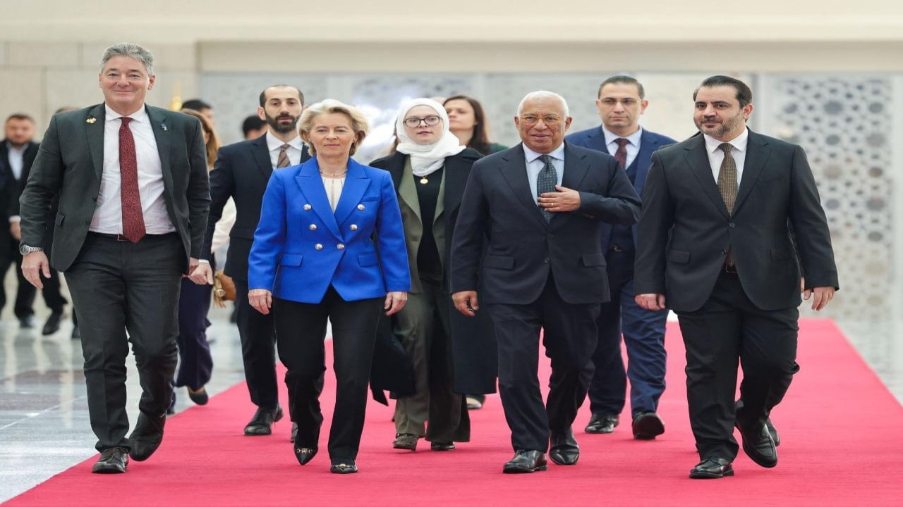 Foto - Özgür Özel’e 5 dakika bile ayırmayan isimden, CHP liderini çıldırtacak ziyaret: Koşa koşa gitti 