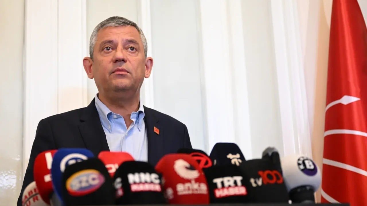 Foto - Özgür Özel'e büyük şok: Darbeyi hiç beklemediği yerden yedi