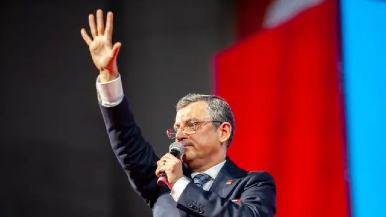 Foto - Özgür Özel'e büyük şok: Darbeyi hiç beklemediği yerden yedi