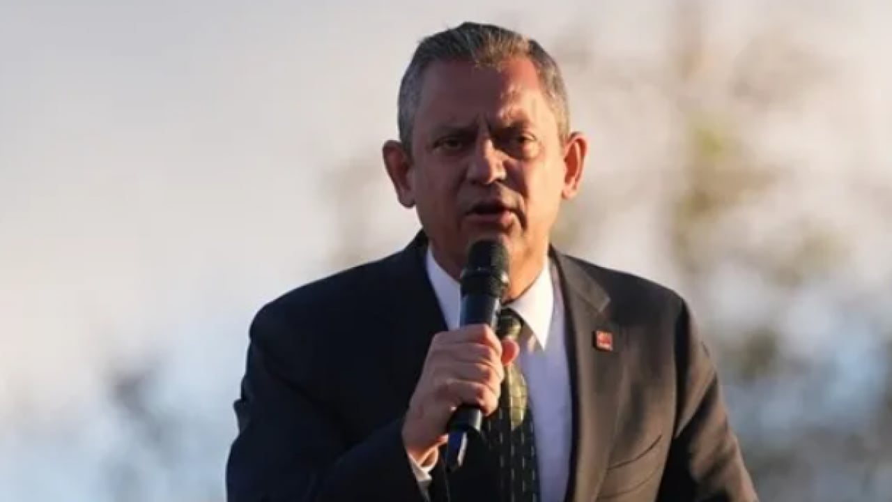 Foto - Özgür Özel’i delirttiler! CHP’li 9 milletvekili ha kovuldu ha kovulacak… 