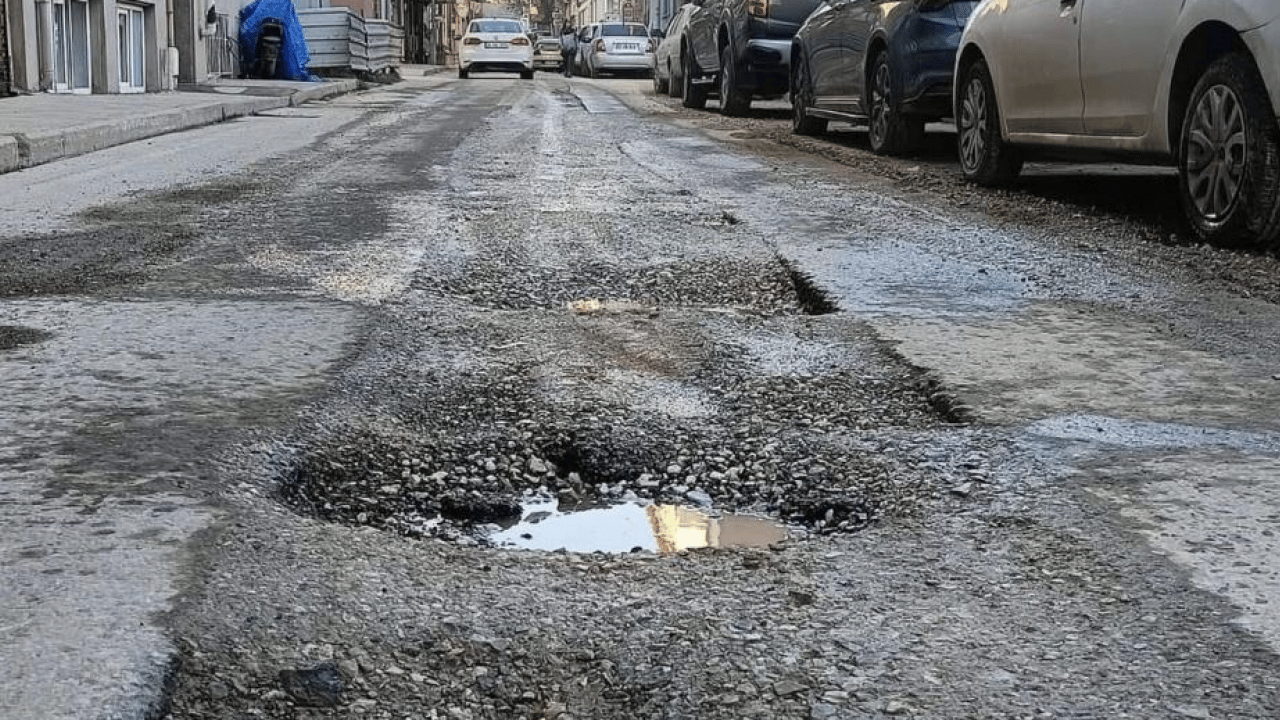 Foto - Özgür Özel’i rezil eden görüntüler: Kürsüdeki Edirne öyle, gerçek Edirne böyle
