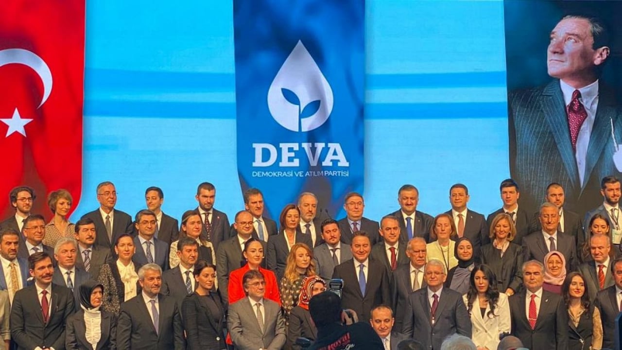 Foto - Özgür Özel’in heyetini ilk ziyaret eden parti şaşırttı! Herkes ters köşe