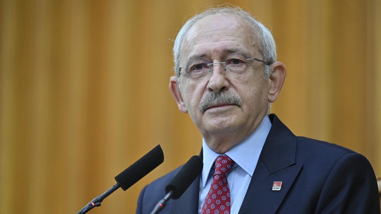 Foto - Özgür Özel’in yeni adresi belli oldu! Parti binasına posterler asıldı bile