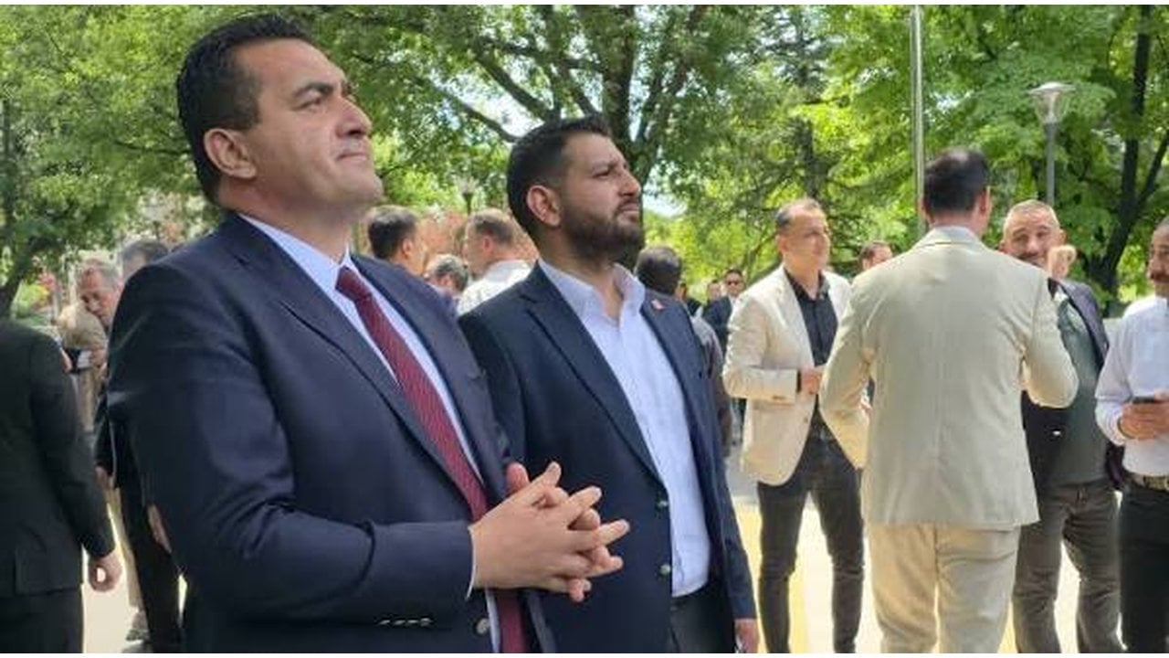 Foto - Özgür Özel’in Yeni Parti’sinin ağır topu ağzını bozdu! "Haddini bil yavşak"