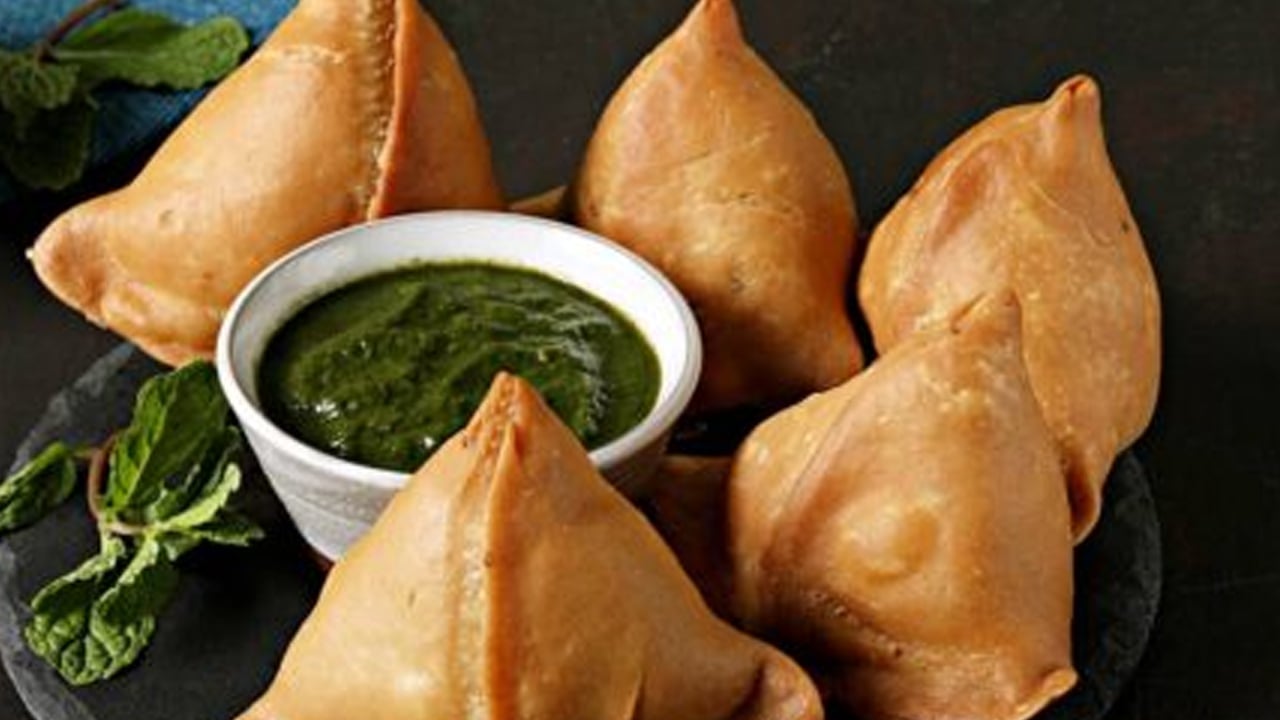 Foto - Pakistan'da akşam saatleri: Sıcak samosa tercih ediliyor! Ramazan aylarının vazgeçilmezi