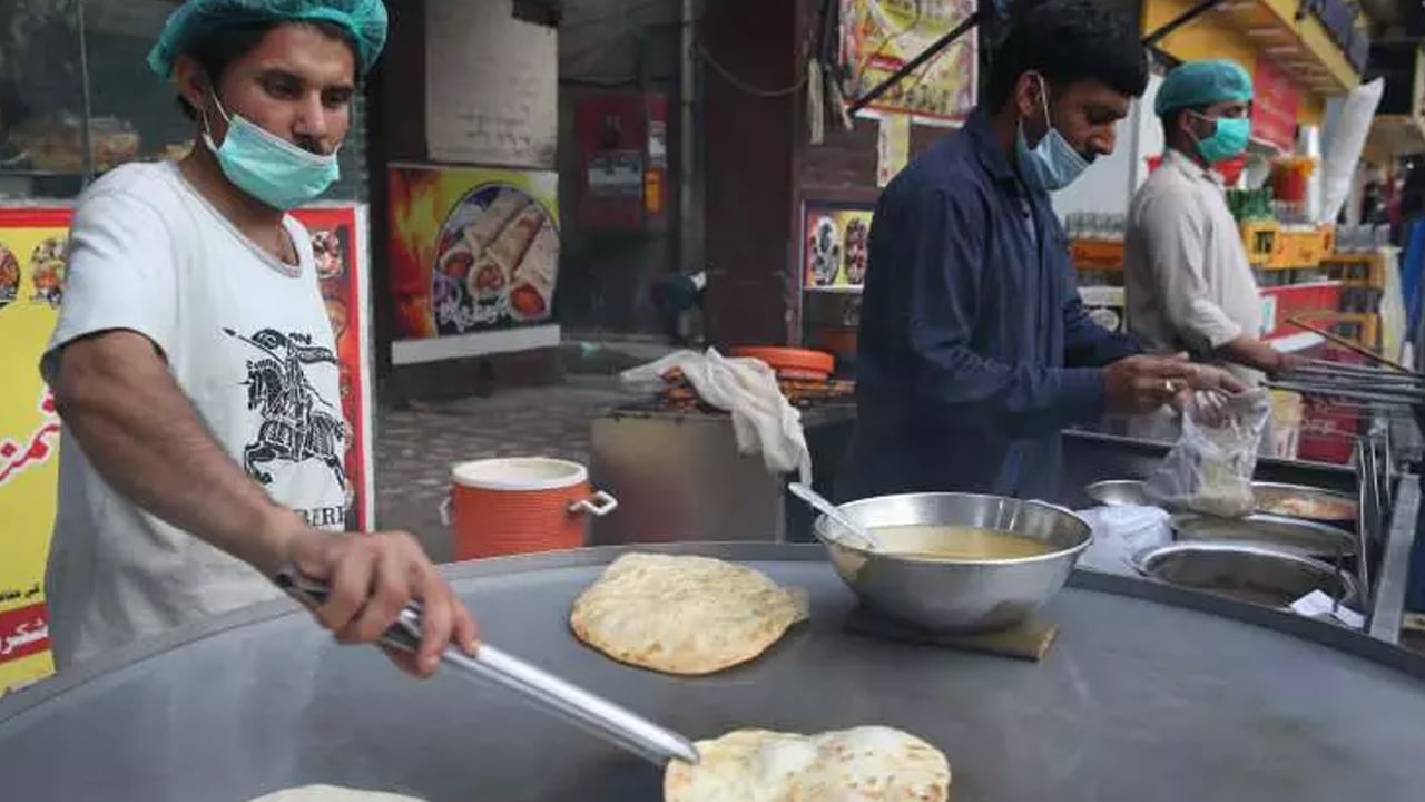 Foto - Pakistan'da akşam saatleri: Sıcak samosa tercih ediliyor! Ramazan aylarının vazgeçilmezi