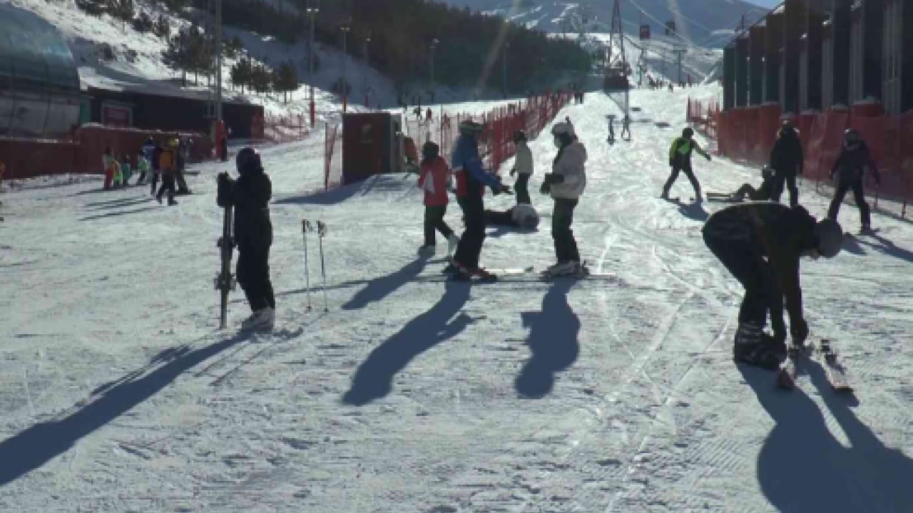 Foto - Palandöken’de kayak sezonu devam ediyor: Sezon 30 Nisan’a kadar uzatıldı