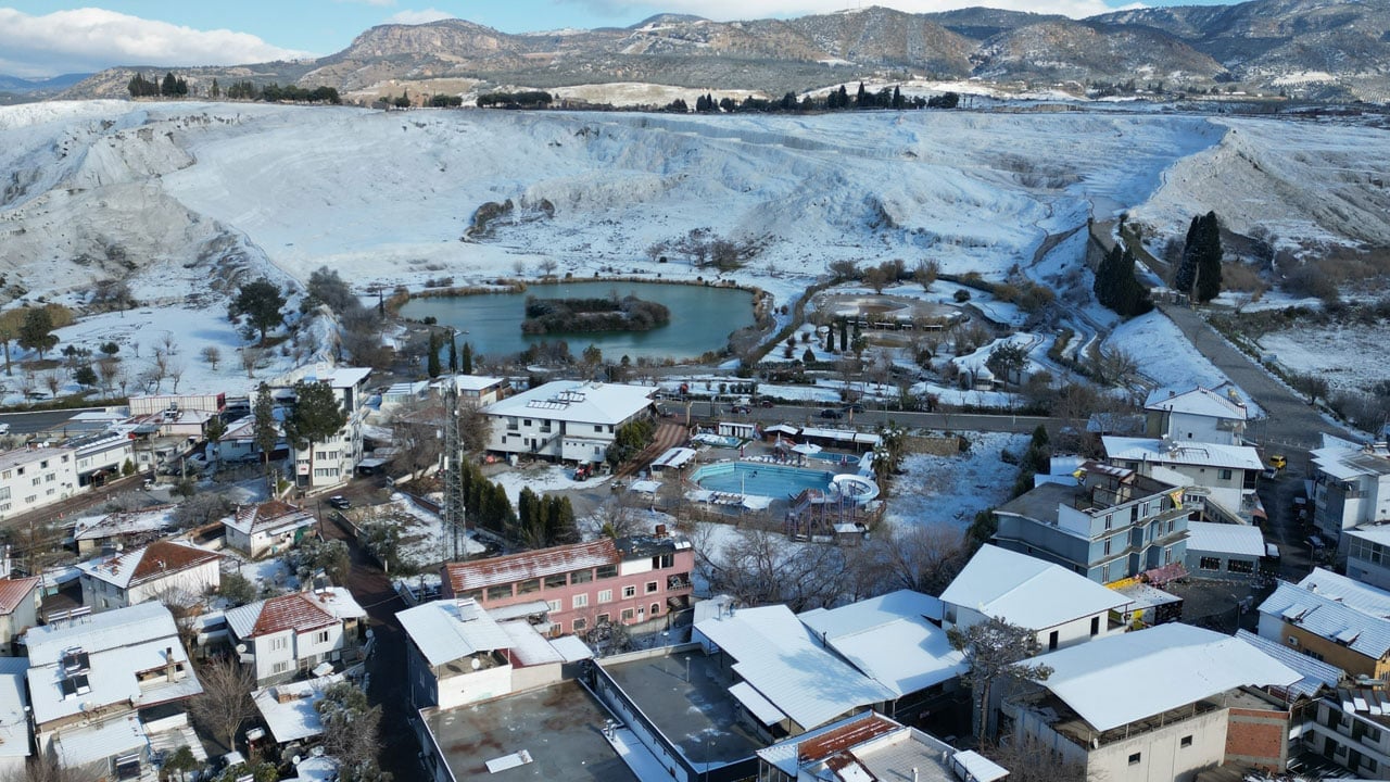 Foto - Pamukkale’ye kar sürprizi! Travertenlerde nefes kesen manzara