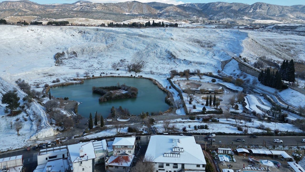 Foto - Pamukkale’ye kar sürprizi! Travertenlerde nefes kesen manzara