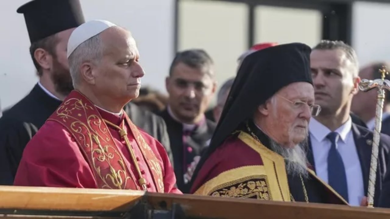 Foto - Papa’nın İznik’teki ayinine damga vuran görüntü! Din adamının garip hareketleri olay oldu