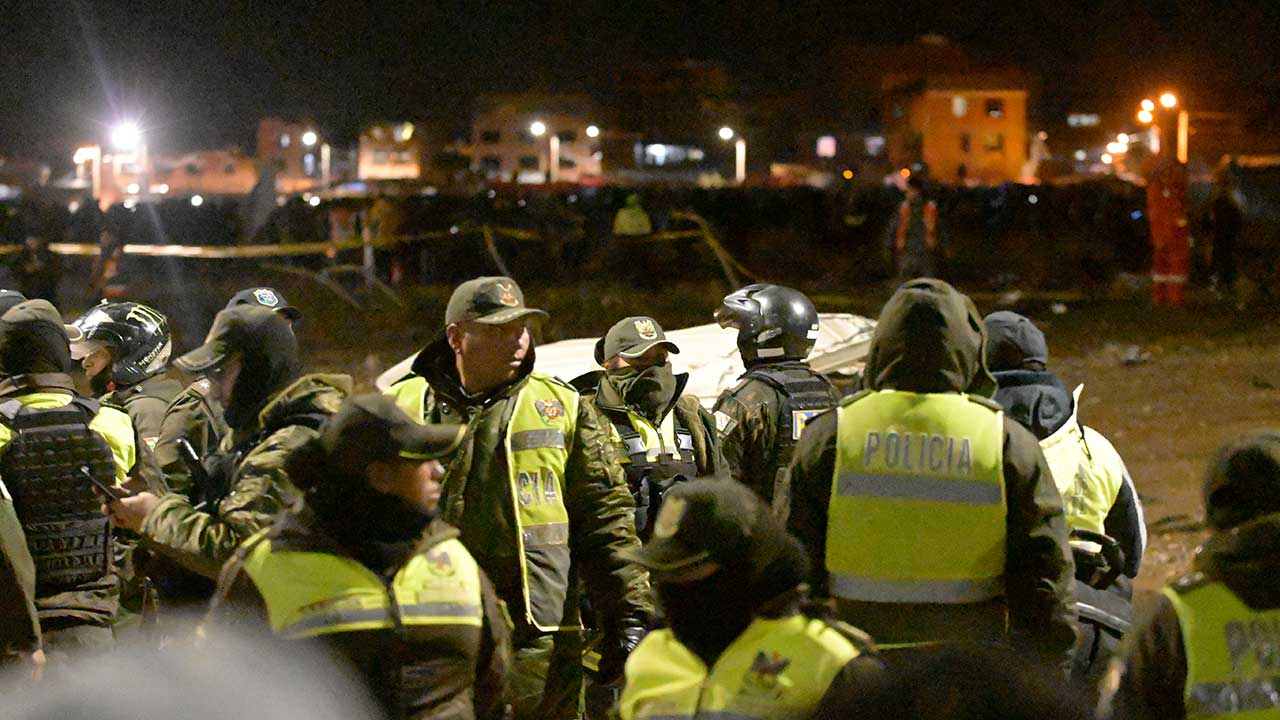 Foto - Para taşıyan askeri uçak düştü