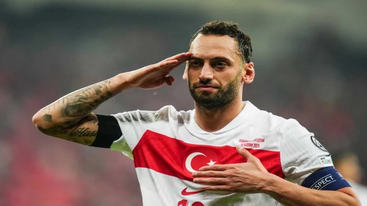 Para var, huzur var! Milli futbolcumuz Hakan Çalhanoğlu’nun lüks araba garajı olay oldu