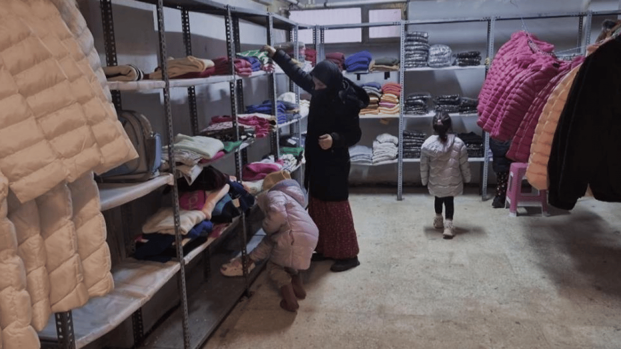 Foto - Paranın geçmediği AVM hizmete girdi: Ücretsiz giyim ihtiyaç sahiplerin yüzünü güldürdü