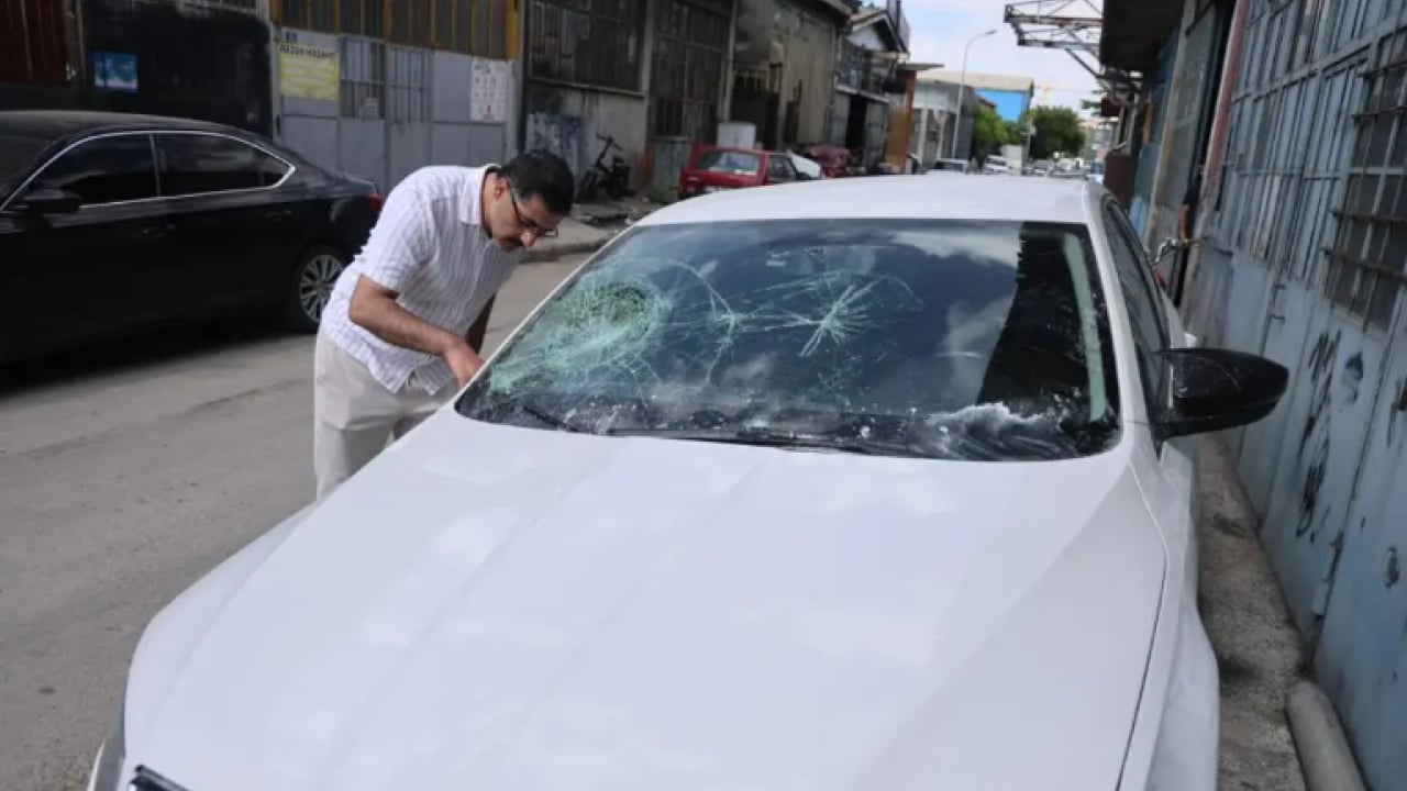 Foto - Park ettiği arabasını parçalanmış halde buldu! Araç kamerasını izleyince dehşete düştü!