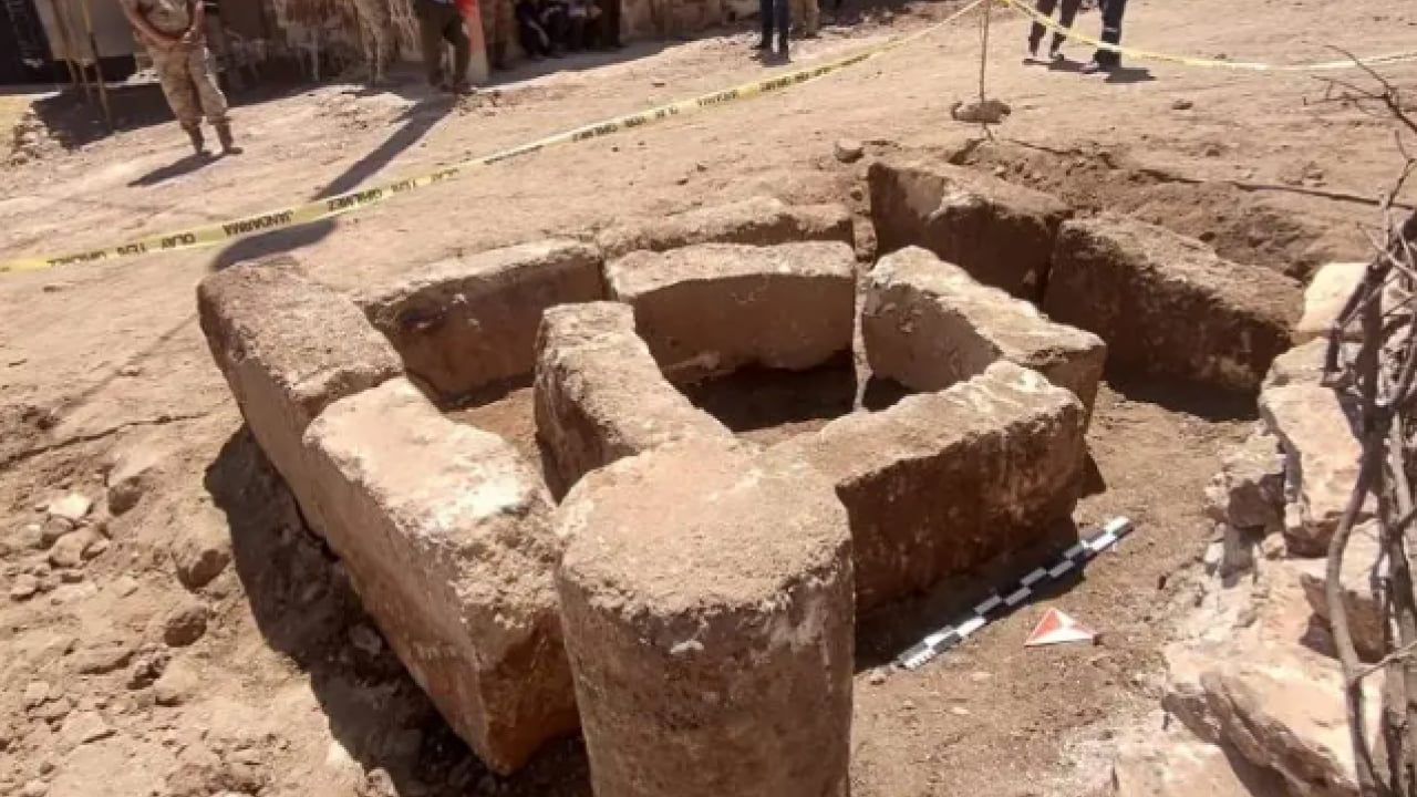 Foto - Parke döşerken tesadüfen bulundu! Tam 9 asır boyunca bozulmamış!