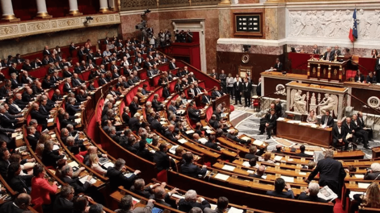 Foto - Yasağa böyle tepki gösterdi: 'Müslüman çocuklar toplumun önüne atılıyor'