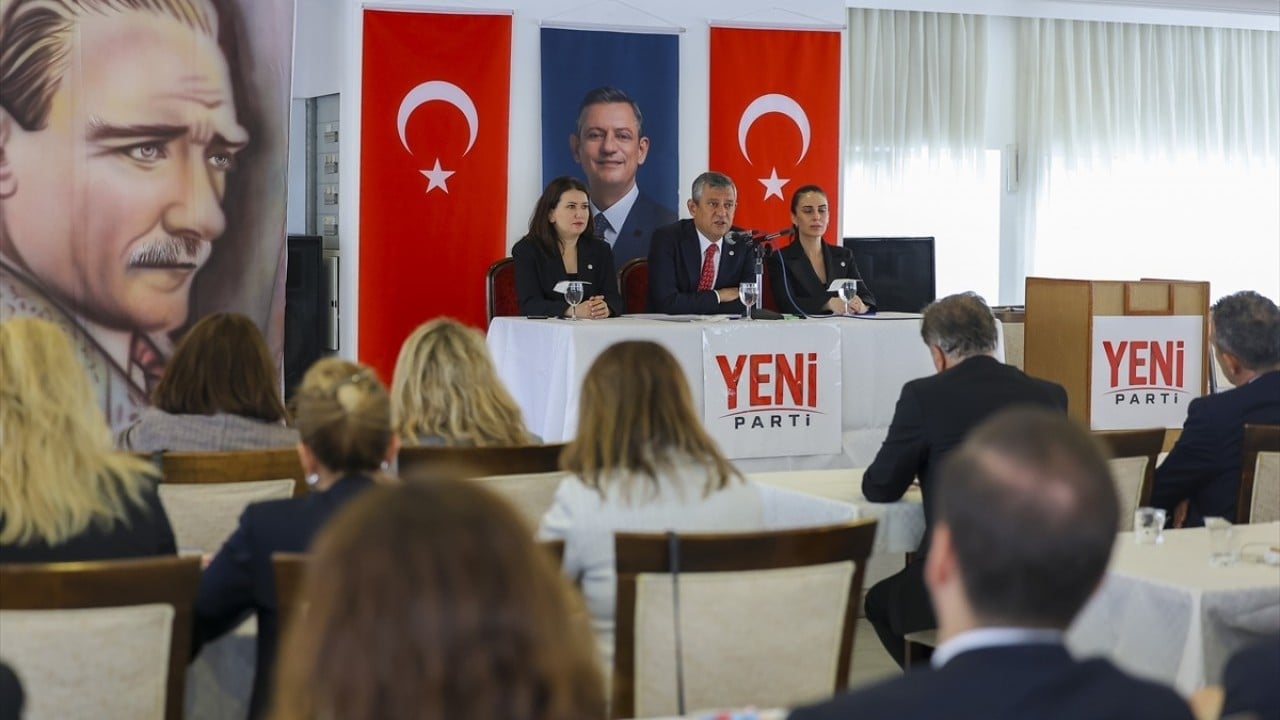 Foto - Parti yeni zihniyet aynı! Kural kitabında vatan yok LGBT var