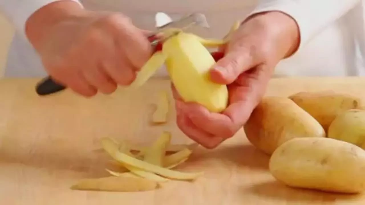 Patates kabuklarını çöpe atan bin pişman: Her evde var ama biz bunları bilmiyoruz! 