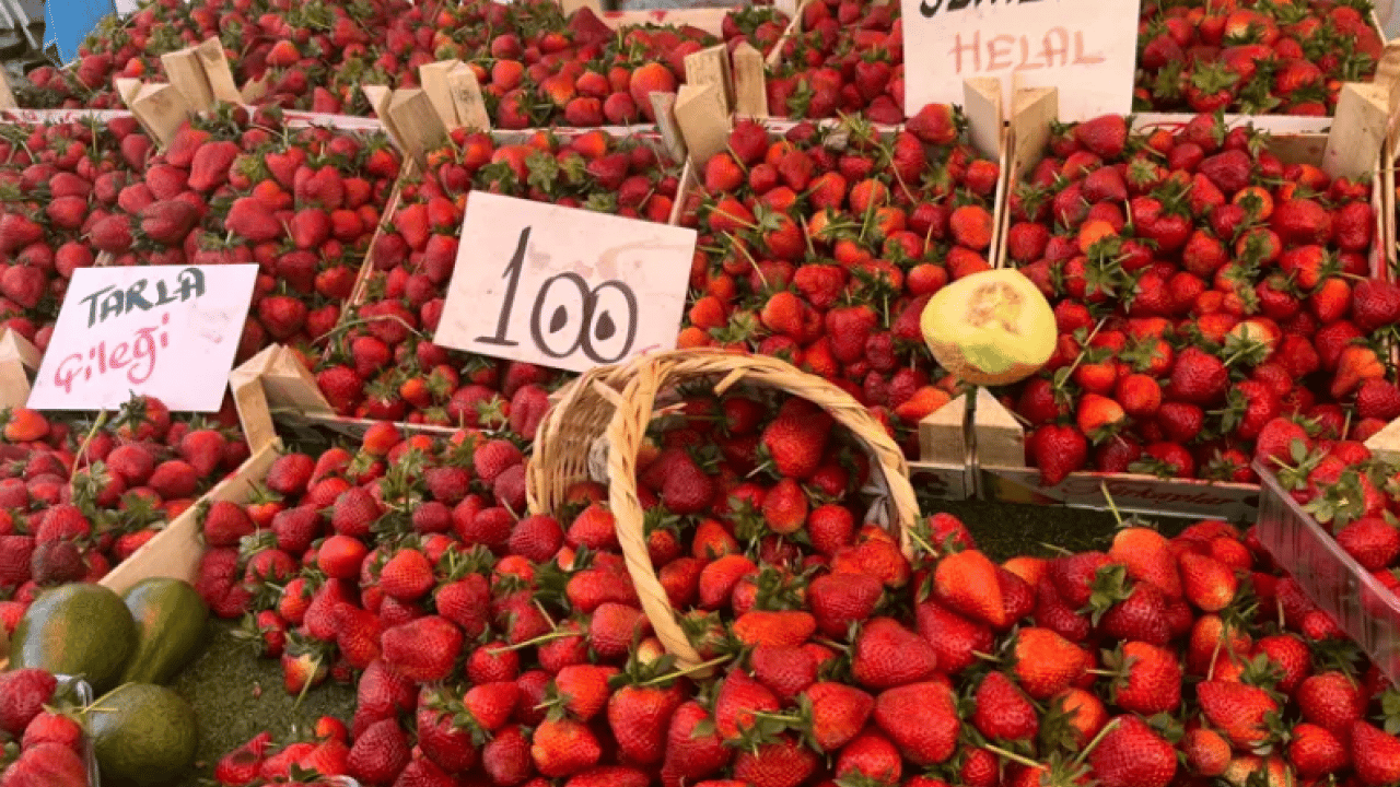 Foto - Pazar tezgahları doldu taştı! Bakın en çok hangi meyve satıylıyor