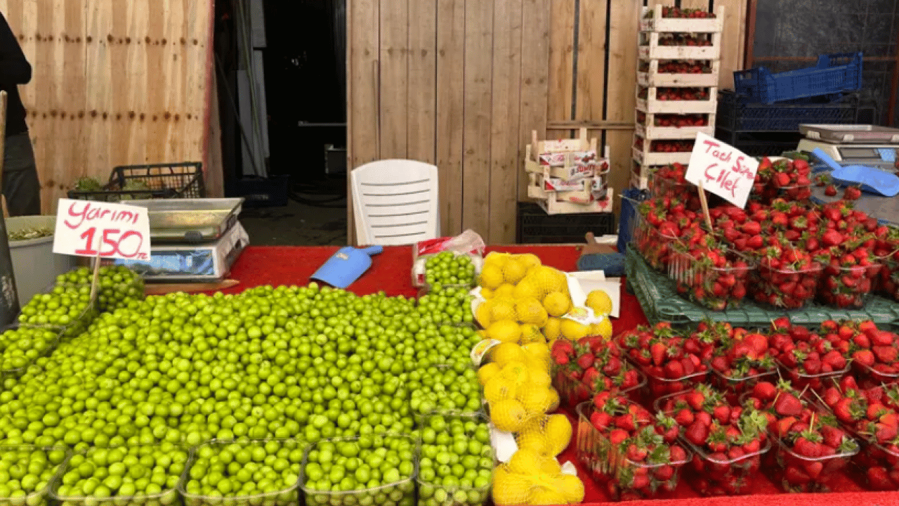 Foto - Pazar tezgahları doldu taştı! Bakın en çok hangi meyve satıylıyor