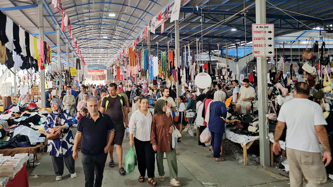 Foto - Pazarda kadınların görüntülerini çekerken yakalandı