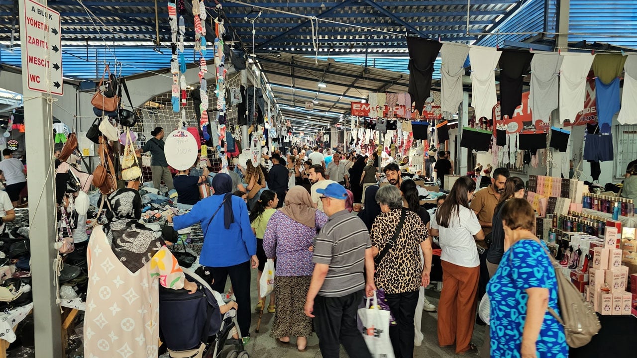 Foto - Pazarda kadınların görüntülerini çekerken yakalandı