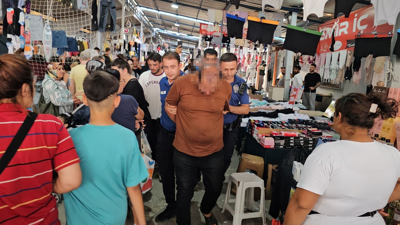 Pazarda kadınların görüntülerini çekerken yakalandı