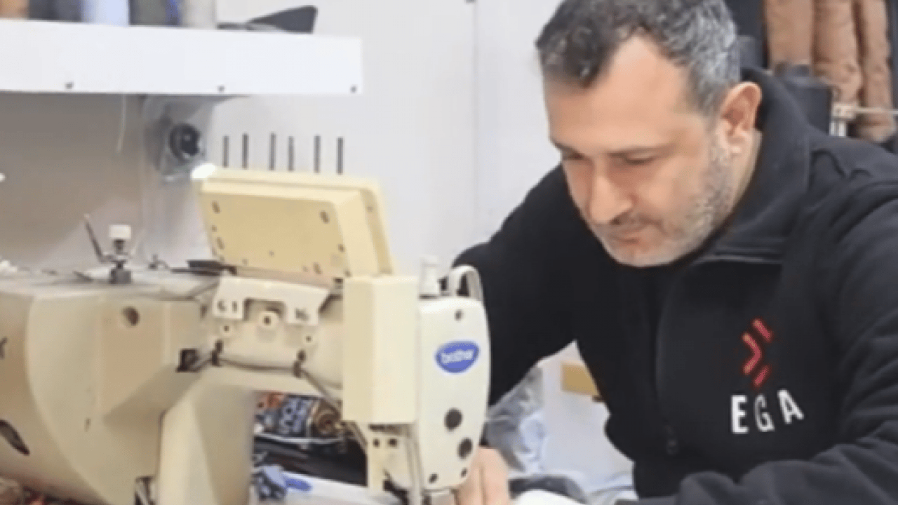 Cimri müşterilere dayanamadı: Camına astığı yazıyı görenler şaşırıyor!