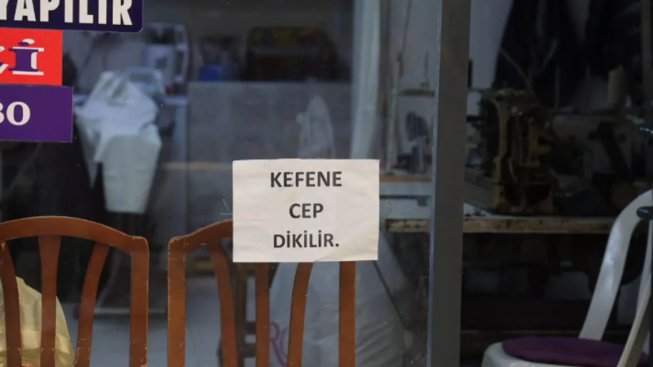 Foto - Cimri müşterilere dayanamadı: Camına astığı yazıyı görenler şaşırıyor!