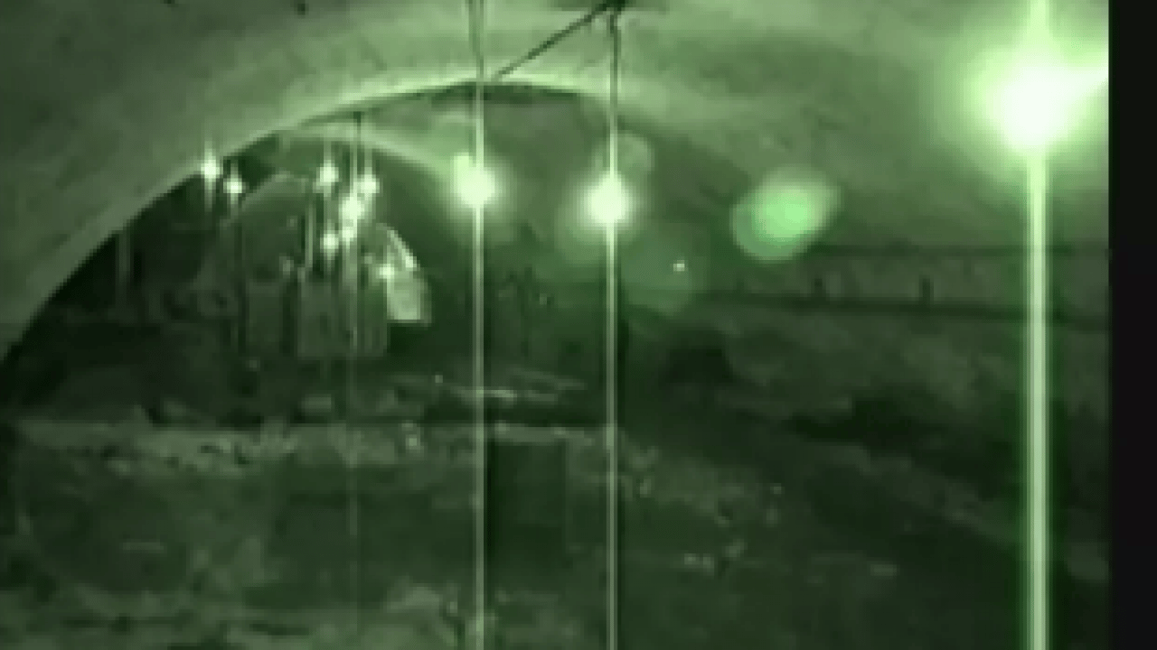 Foto - Pedofili sapık Epstein'in evindeki gizli tünel ilk kez görüntülendi! Rögar kapağı benzeri geçitler...