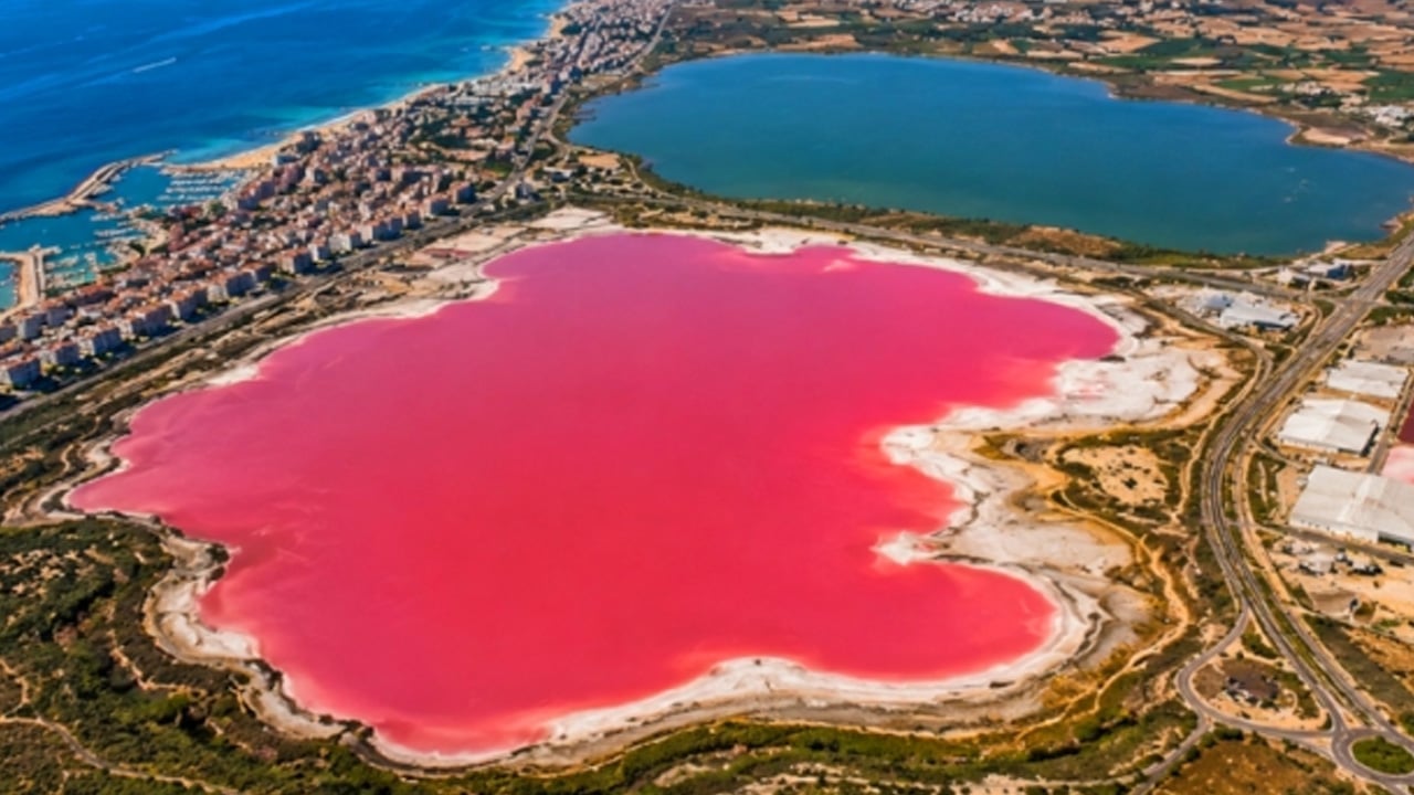 Pembe göl uzaydan görüntülendi: Torrevieja Lagünü'nün gizemi çözüldü... Sır ortaya çıktı