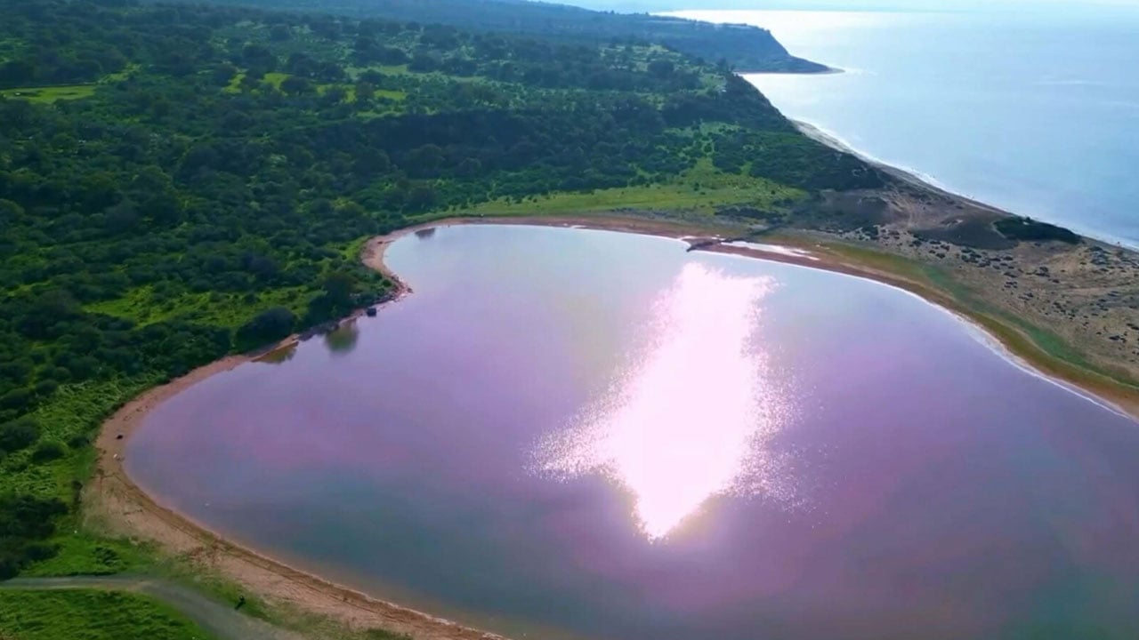 Foto - Pembe rengiyle büyülüyordu! Kalpli Göl bu yıl renk değiştirmedi… Neler oluyor?